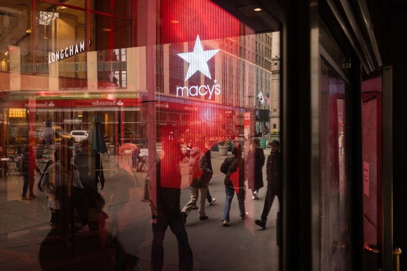 Shoppers outside the Macy's flagship store in New York. Photographer: Yuki Iwamura/Bloomberg Shoppers outside the Macy's flagship store in New York. Photographer: Yuki Iwamura/Bloomberg