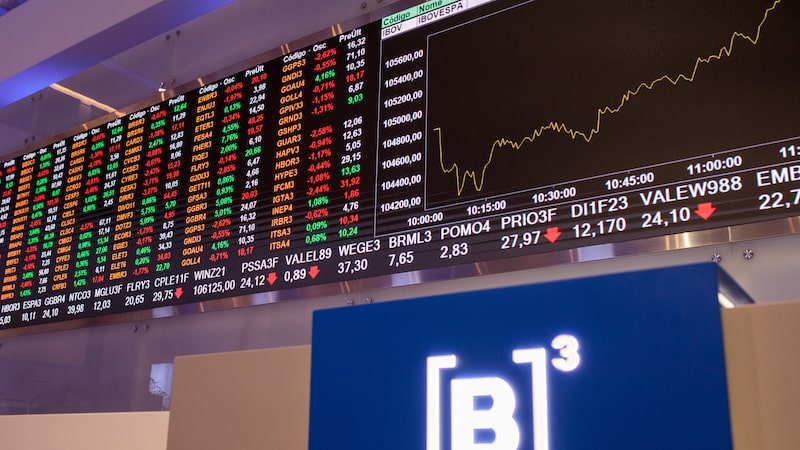 Ibovespa cai mais de 1% com petróleo em baixa e reação a balanço do Bradesco Ibovespa cai mais de 1% com petróleo em baixa e reação a balanço do Bradesco