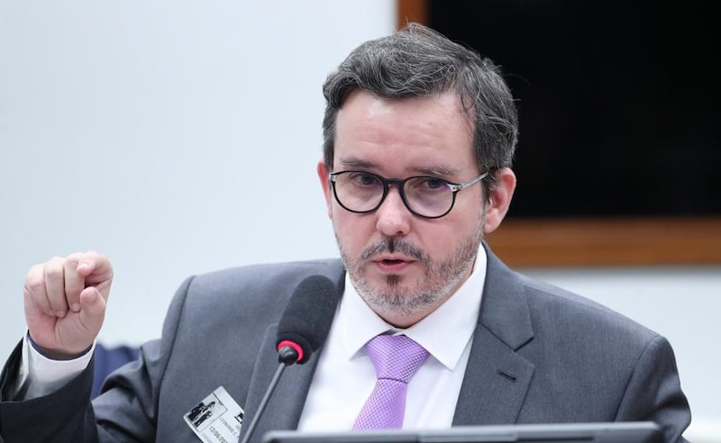 O CEO da Americanas, Leonardo Coelho Pereira, falou nesta terça-feira (13) o fato relevante que admitiu a alegada ocorrência de fraude na contabilidade da companhia O CEO da Americanas, Leonardo Coelho Pereira, falou nesta terça-feira (13) o fato relevante que admitiu a alegada ocorrência de fraude na contabilidade da companhia