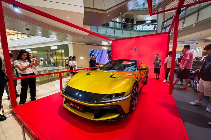 Un deportivo Ferrari de color amarillo brillante se exhibe durante la exposición "Un día Ferrari" el 16 de noviembre de 2024 en Shenzhen, provincia china de Guangdong. Un deportivo Ferrari de color amarillo brillante se exhibe durante la exposición "Un día Ferrari" el 16 de noviembre de 2024 en Shenzhen, provincia china de Guangdong.