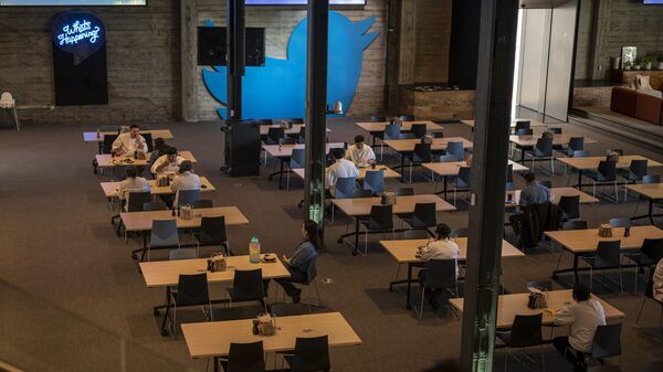 Twitter asegura a empleados que acuerdo con Musk sigue en pie y se votará en agosto Twitter asegura a empleados que acuerdo con Musk sigue en pie y se votará en agosto