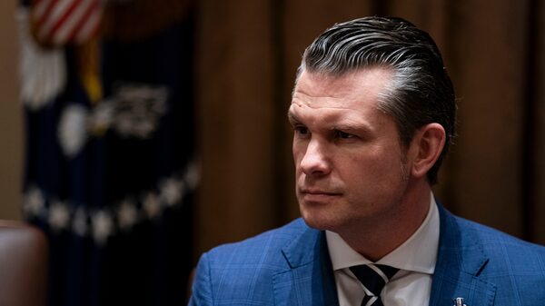 Hegseth prevé recortar US$5.000 millones en contratos para colaborar con el DOGE de Musk Hegseth prevé recortar US$5.000 millones en contratos para colaborar con el DOGE de Musk