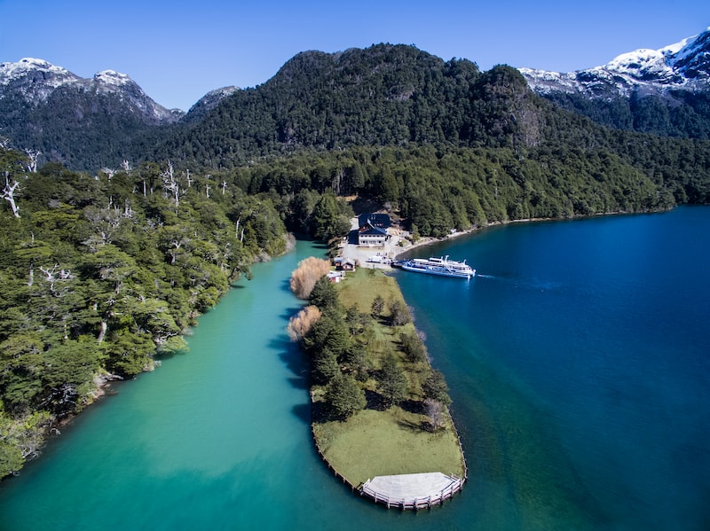 Además del Nahuel Huapi, el Moreno y el Gutiérrez complementan el paisaje natural Además del Nahuel Huapi, el Moreno y el Gutiérrez complementan el paisaje natural
