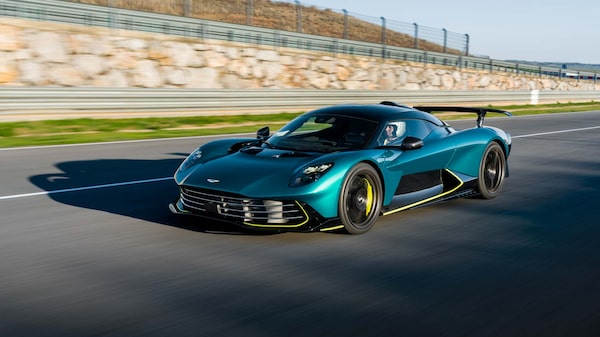 Direção com prazer: como é pilotar o supercarro híbrido de US$ 1 milhão da Aston Martin Direção com prazer: como é pilotar o supercarro híbrido de US$ 1 milhão da Aston Martin