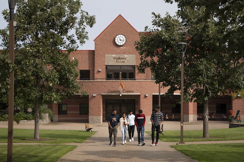 Estudantes na Cape Breton University Estudantes na Cape Breton University