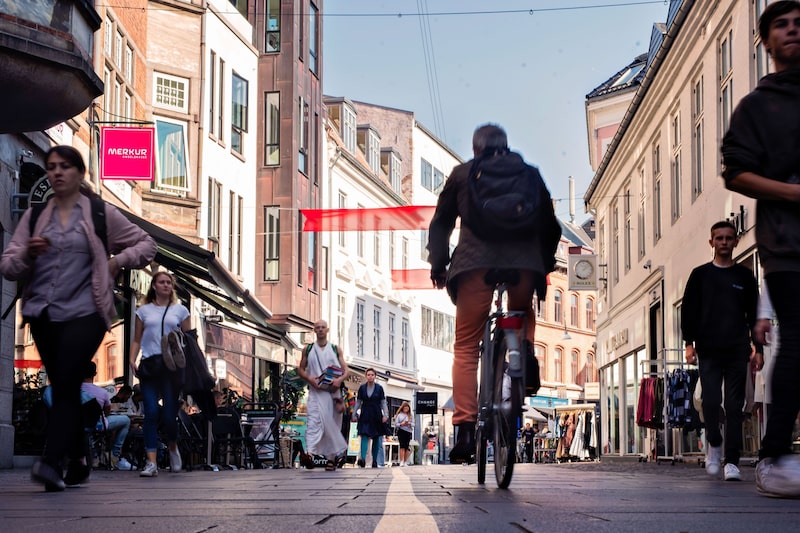 Cerca de 22 mil dinamarqueses com fortunas superiores a 25 milhões de coroas dinamarquesas (US$ 3,9 milhões) seriam impactados por um imposto de 0,5% Cerca de 22 mil dinamarqueses com fortunas superiores a 25 milhões de coroas dinamarquesas (US$ 3,9 milhões) seriam impactados por um imposto de 0,5%