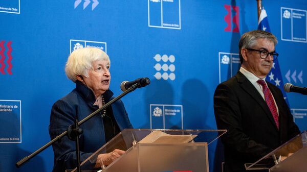 Yellen elogia lazos con Chile, socio clave para las baterías de los vehículos eléctricos Yellen elogia lazos con Chile, socio clave para las baterías de los vehículos eléctricos