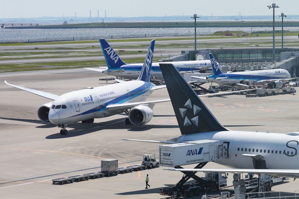 Aviones de Ana en el aeropuerto Haneda en Tokio Aviones de Ana en el aeropuerto Haneda en Tokio