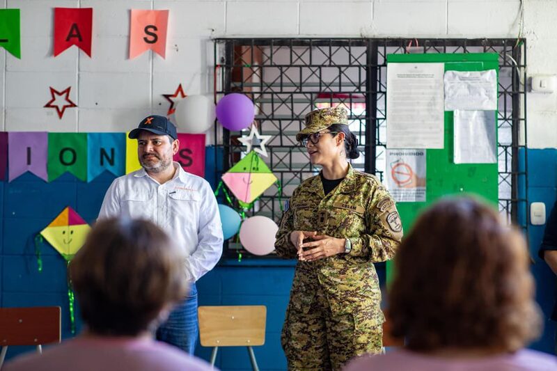 La ministra Karla Trigueros, junto al viceministro Edgar Alvarenga, inspeccionaron las condiciones de la infraestructura del Centro Escolar Juan Aberle, en San Salvador, el 17 de agosto de 2025. La ministra Karla Trigueros, junto al viceministro Edgar Alvarenga, inspeccionaron las condiciones de la infraestructura del Centro Escolar Juan Aberle, en San Salvador, el 17 de agosto de 2025.