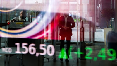 Las acciones caen mientras los operadores se preparan para una tensa reunión de la Fed Las acciones caen mientras los operadores se preparan para una tensa reunión de la Fed