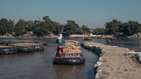 Centroamérica: el contrabando repunta en Navidad con dulces disfrazados de pólvora Centroamérica: el contrabando repunta en Navidad con dulces disfrazados de pólvora