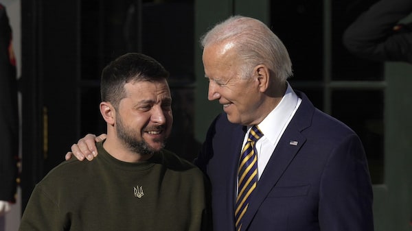 Biden dice a Zelenskiy que EE.UU. busca “paz justa” para terminar la guerra Biden dice a Zelenskiy que EE.UU. busca “paz justa” para terminar la guerra