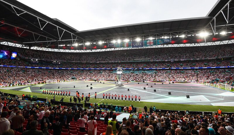 Vista general de la ceremonia de clausura en el interior del estadio antes de la final de la Eurocopa 2020 entre Italia e Inglaterra en el estadio de Wembley el 11 de julio de 2021 en Londres. Vista general de la ceremonia de clausura en el interior del estadio antes de la final de la Eurocopa 2020 entre Italia e Inglaterra en el estadio de Wembley el 11 de julio de 2021 en Londres.