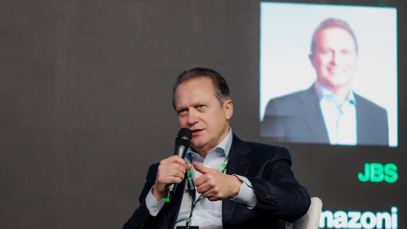 JBS enfrenta alta de custos no Brasil e margens menores nos EUA, diz Gilberto Tomazoni JBS enfrenta alta de custos no Brasil e margens menores nos EUA, diz Gilberto Tomazoni