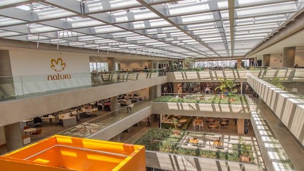 Natura vende unidade da Avon na Rússia e conclui simplificação das operações Natura vende unidade da Avon na Rússia e conclui simplificação das operações