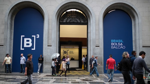 Dólar sobe a R$ 5,53 com tensão eleitoral no radar e Ibovespa opera estável Dólar sobe a R$ 5,53 com tensão eleitoral no radar e Ibovespa opera estável