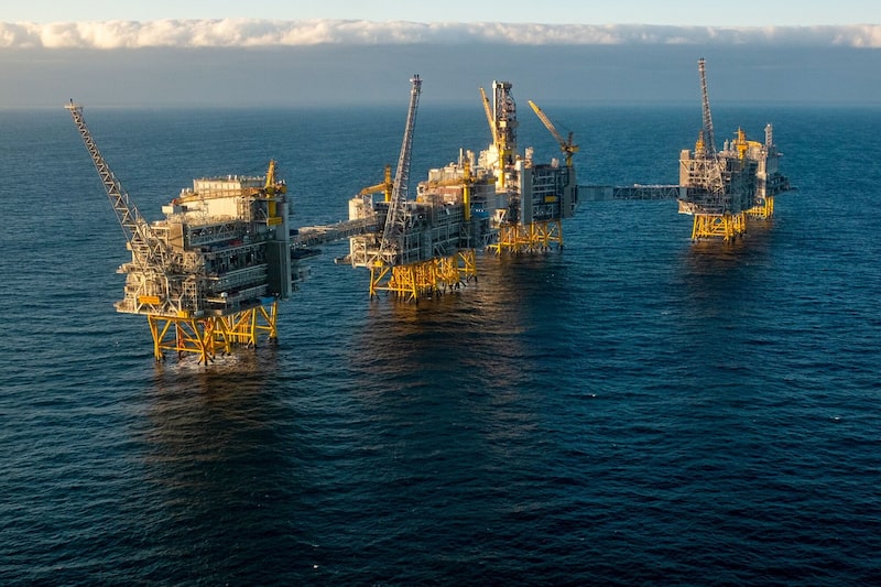 La plataforma de perforación petrolífera en alta mar de Equinor ASA en el yacimiento de Johan Sverdrup, en el Mar del Norte, Noruega. La plataforma de perforación petrolífera en alta mar de Equinor ASA en el yacimiento de Johan Sverdrup, en el Mar del Norte, Noruega.