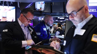 Wall Street cae mientras el conflicto con Irán mantiene la volatilidad en el mercado petrolero Wall Street cae mientras el conflicto con Irán mantiene la volatilidad en el mercado petrolero