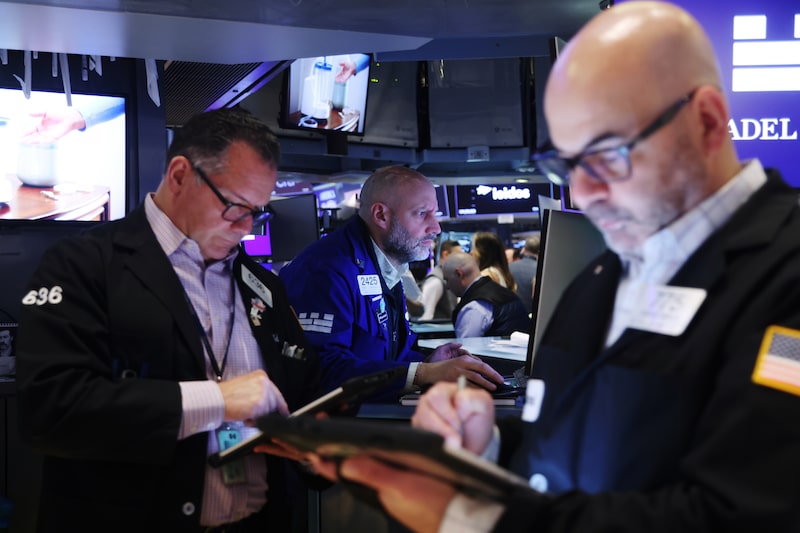 Traders At The New York Stock Exchange As Stocks And Bonds Slide Globally As Oil Tops $100 Traders At The New York Stock Exchange As Stocks And Bonds Slide Globally As Oil Tops $100
