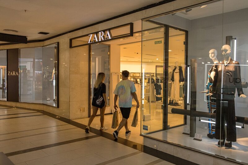 Zara pertececiente a Inditex Zara pertececiente a Inditex