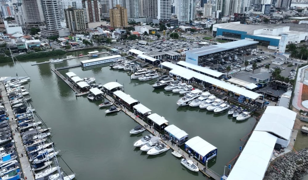 O Boulevard Marina Itajaí será o primeiro shopping anexo a uma marina no Brasil. São R$ 100 milhões em investimento para integrar hotel cinco estrelas, supermercado premium e o polo náutico mais importante do país. O Boulevard Marina Itajaí será o primeiro shopping anexo a uma marina no Brasil. São R$ 100 milhões em investimento para integrar hotel cinco estrelas, supermercado premium e o polo náutico mais importante do país.