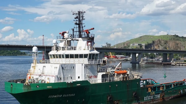Petrobras suspende contratos de dois navios de apoio parados desde dezembro Petrobras suspende contratos de dois navios de apoio parados desde dezembro