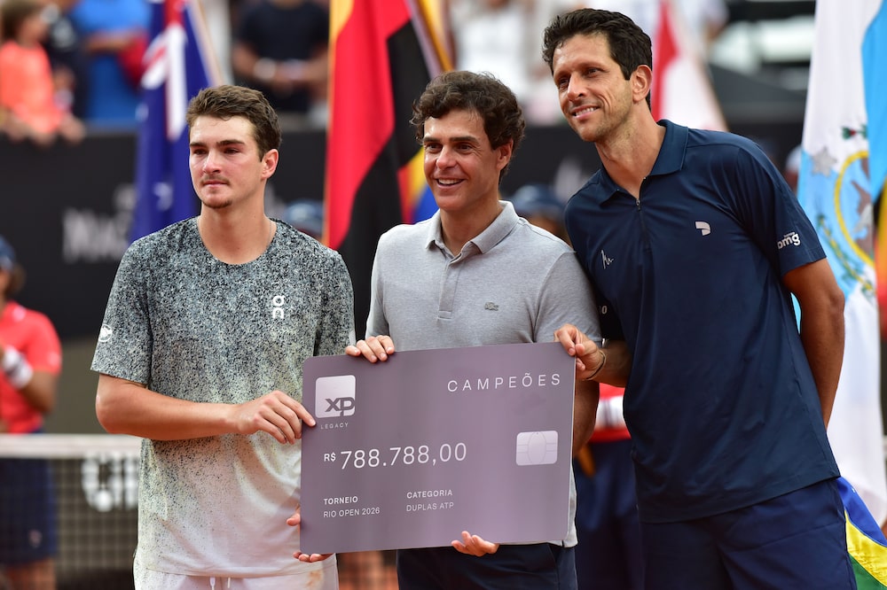 A XP patrocinou o Rio Open pela primeira vez. Na edição, João Fonseca, apoiado pela marca, ganhou título duplas ao lado de Marcelo Melo A XP patrocinou o Rio Open pela primeira vez. Na edição, João Fonseca, apoiado pela marca, ganhou título duplas ao lado de Marcelo Melo