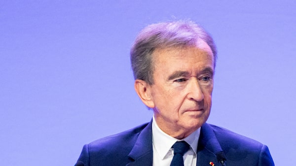 Bernard Arnault amplia participação na LVMH e reforça controle sobre gigante de luxo Bernard Arnault amplia participação na LVMH e reforça controle sobre gigante de luxo