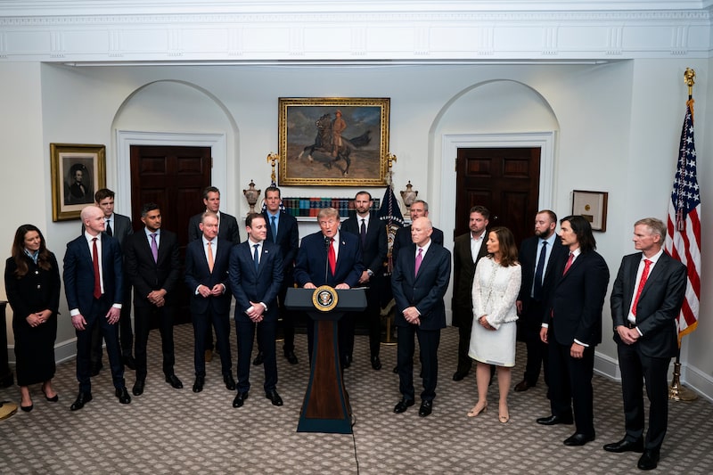 Trump Asks Congress To Pass Crypto Bill Alongside Executives Trump Asks Congress To Pass Crypto Bill Alongside Executives