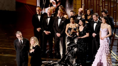 ‘One Battle After Another’ corona a Warner Bros. y a Paul Thomas Anderson en los Oscar 2026 ‘One Battle After Another’ corona a Warner Bros. y a Paul Thomas Anderson en los Oscar 2026