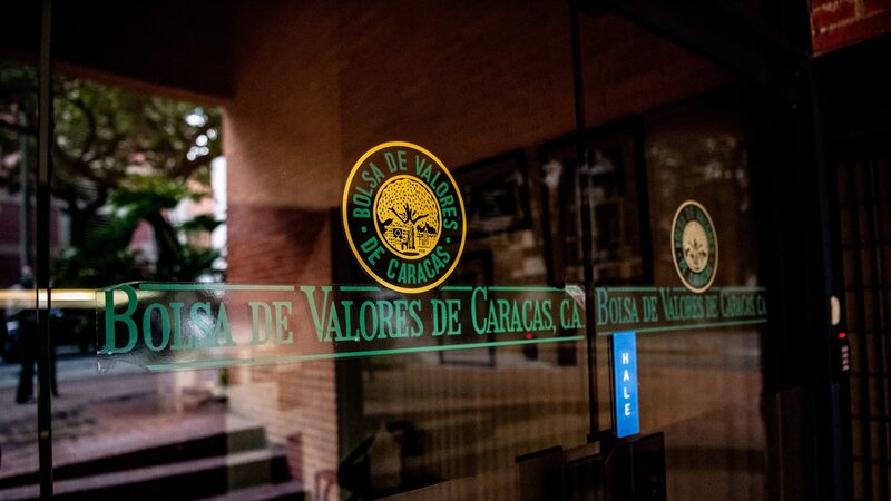 Venezuela tenta frear crises fiscal e cambial com emissão de dívida após cinco anos Venezuela tenta frear crises fiscal e cambial com emissão de dívida após cinco anos