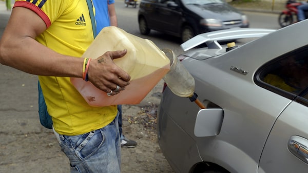 Con alto precio de la gasolina en Colombia, ¿es insostenible tener carro o moto? Con alto precio de la gasolina en Colombia, ¿es insostenible tener carro o moto?