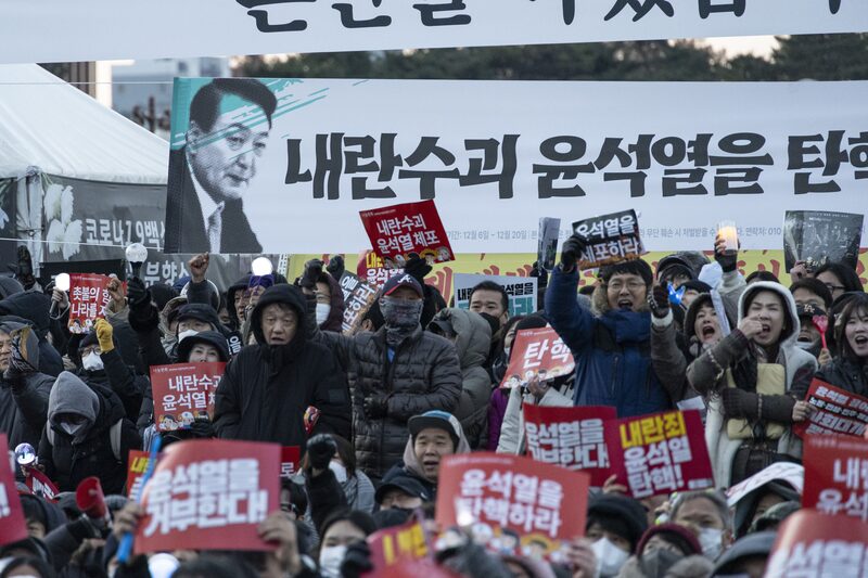 Presidente de Corea del Sur sobrevive intento de destitución tras fracaso de la ley marcial Presidente de Corea del Sur sobrevive intento de destitución tras fracaso de la ley marcial