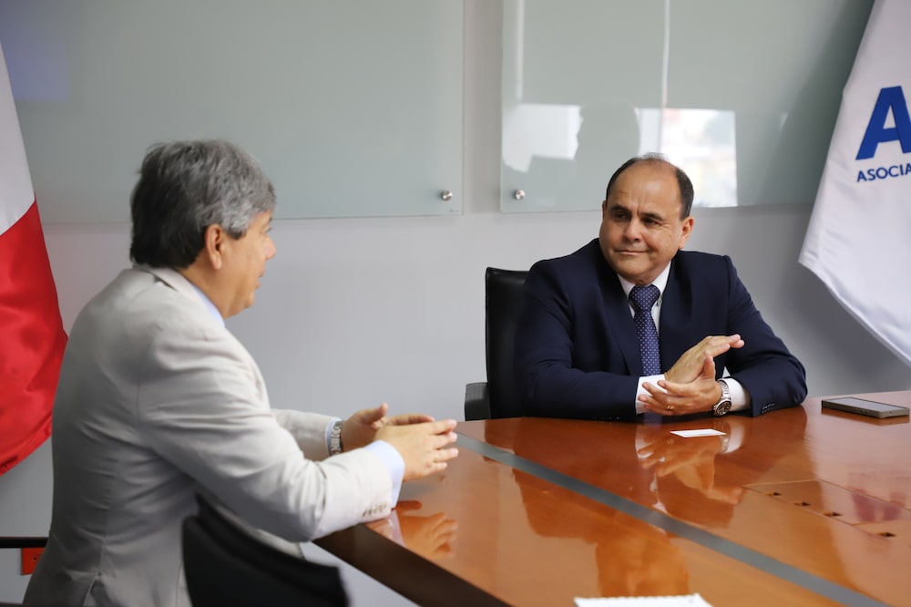 César Jordán Palomino, embajador del Perú en El Salvador, conversó con Rafael del Campo, vicepresidente de ADEX, en marzo de 2026. César Jordán Palomino, embajador del Perú en El Salvador, conversó con Rafael del Campo, vicepresidente de ADEX, en marzo de 2026.