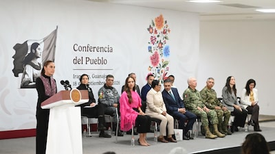 Sheinbaum y Trump discuten temas comerciales durante llamada en busca de un acuerdo final Sheinbaum y Trump discuten temas comerciales durante llamada en busca de un acuerdo final