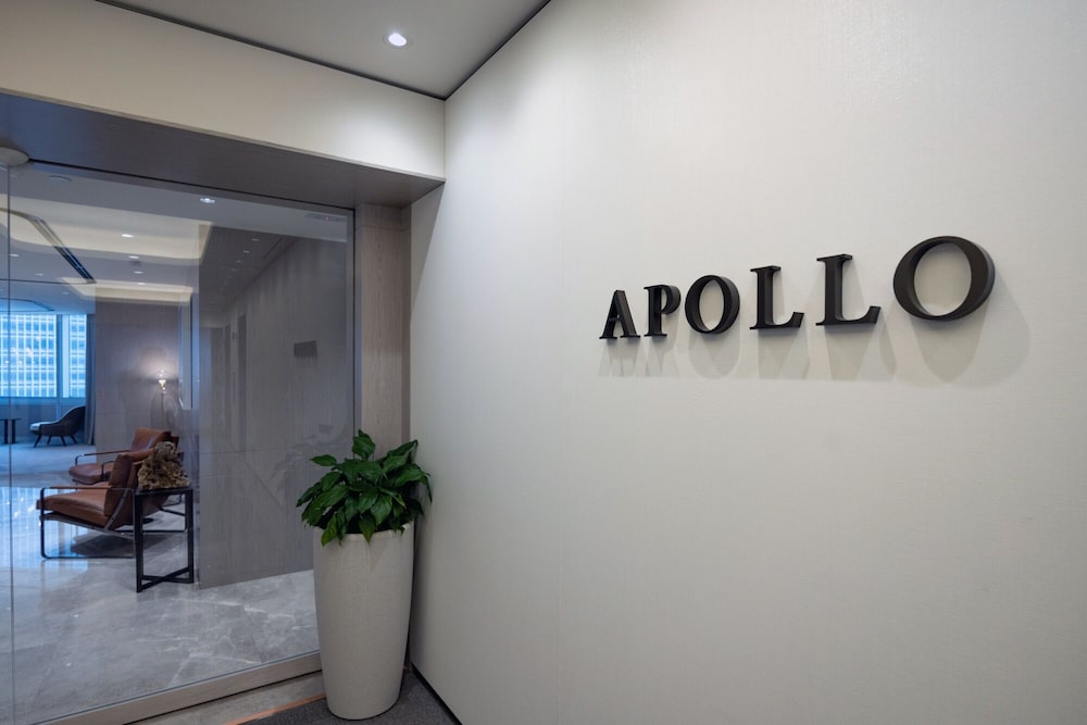 Letrero de Apollo Global Management Inc. en Hong Kong, China, el jueves 11 de abril de 2024. Letrero de Apollo Global Management Inc. en Hong Kong, China, el jueves 11 de abril de 2024.