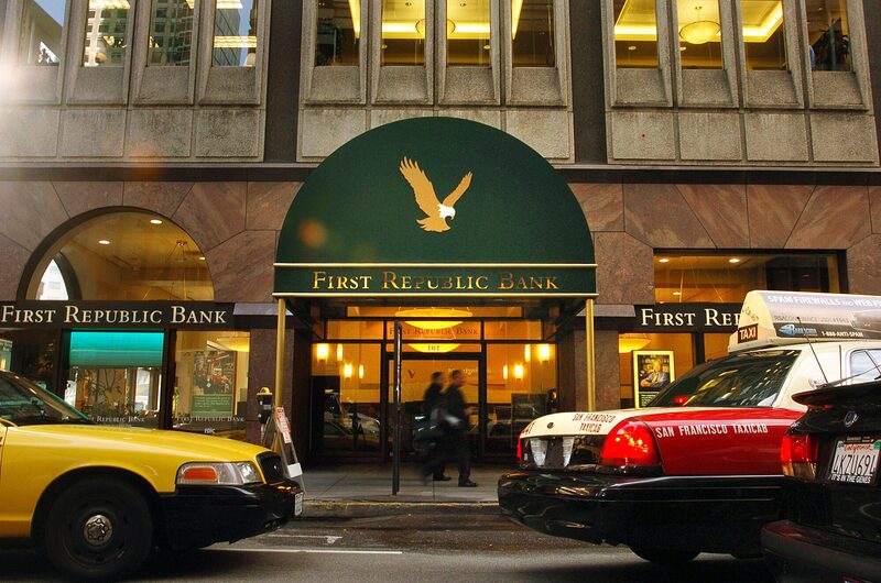 First Republic Bank foi adquirido pelo JPMorgan após colapso, que remete às origens do banco na década de 1980, quando financiava o mercado imobiliário First Republic Bank foi adquirido pelo JPMorgan após colapso, que remete às origens do banco na década de 1980, quando financiava o mercado imobiliário