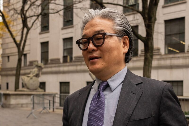 El fundador de Archegos Capital Management, Bill Hwang, fue condenado a pasar 18 años en prisión por fraude y manipulación del mercado en relación con el asombroso colapso en 2021 de su family office de US$36.000 millones, culminando un caso que remachó Wall Street. El fundador de Archegos Capital Management, Bill Hwang, fue condenado a pasar 18 años en prisión por fraude y manipulación del mercado en relación con el asombroso colapso en 2021 de su family office de US$36.000 millones, culminando un caso que remachó Wall Street.