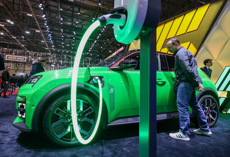 Los nuevos modelos de baterías más económicos, como el R5 E-Tech de Renault, están impulsando la demanda.
Fotógrafo: Andrey Rudakov/Bloomberg Los nuevos modelos de baterías más económicos, como el R5 E-Tech de Renault, están impulsando la demanda.
Fotógrafo: Andrey Rudakov/Bloomberg