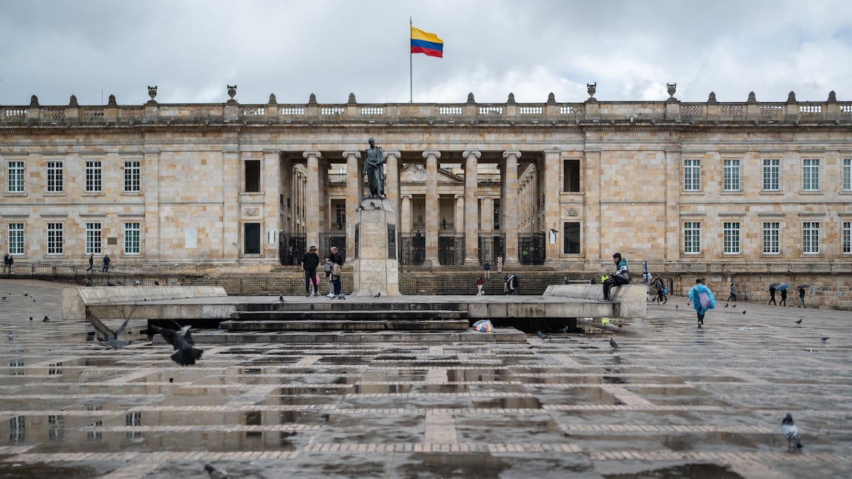 ¿Renegociar o reperfilar la deuda? La diferencia que marcará el rumbo de las finanzas de Colombia