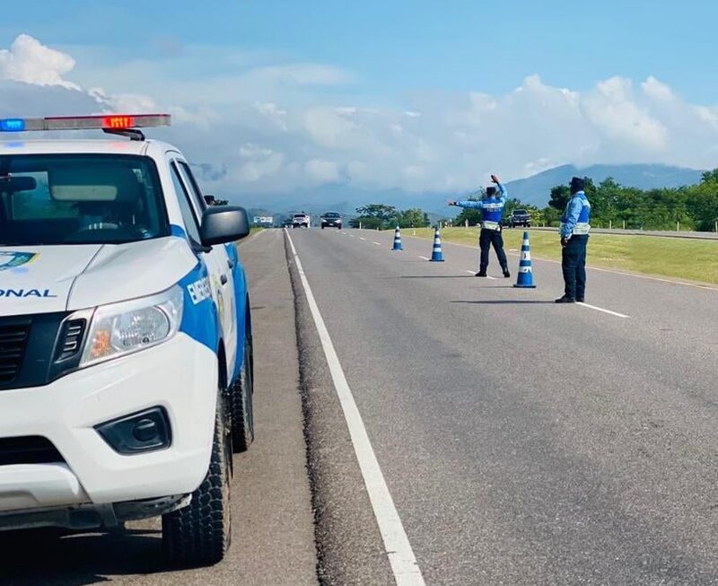 La presidenta Castro instruyó restringir circulación y fronteras de Colón y establecer retenes en todo el país hasta capturar a los responsables. La presidenta Castro instruyó restringir circulación y fronteras de Colón y establecer retenes en todo el país hasta capturar a los responsables.