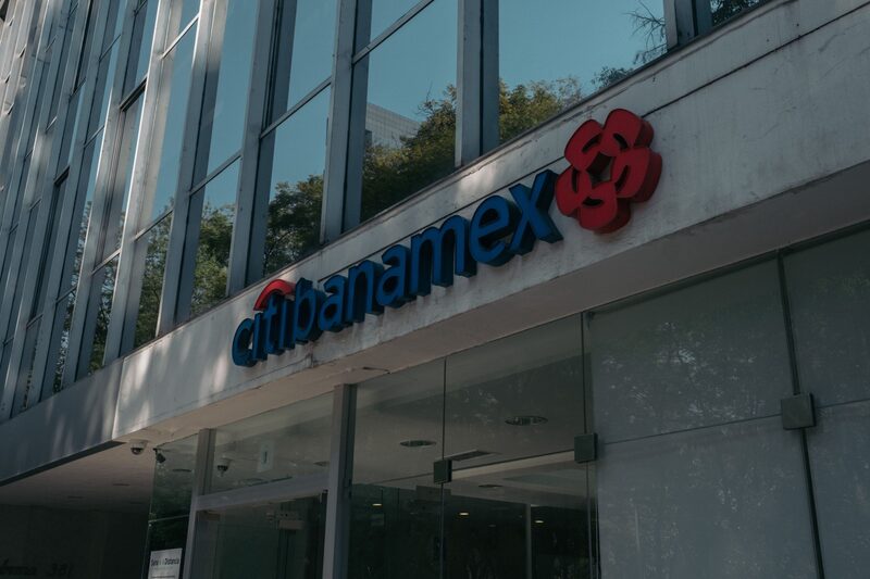 El fisco mexicano ya se reunió con directivos del banco y el área de impuestos para conocer más detalles de la venta de Banamex e iniciar una revisión paralela El fisco mexicano ya se reunió con directivos del banco y el área de impuestos para conocer más detalles de la venta de Banamex e iniciar una revisión paralela