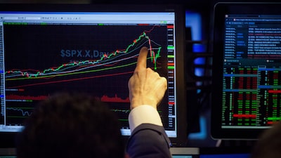 Ibovespa acelera queda após decisão do Fed de elevar juros Ibovespa acelera queda após decisão do Fed de elevar juros