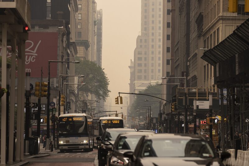 Edificios envueltos en humo en Nueva York, el 7 de junio. Edificios envueltos en humo en Nueva York, el 7 de junio.