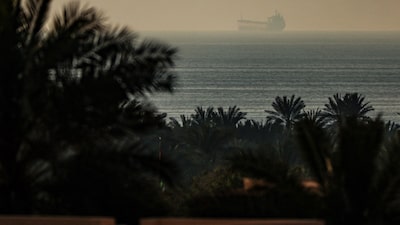 Un superpetrolero griego cruza el estrecho de Ormuz con su señal apagada pese a bloqueos Un superpetrolero griego cruza el estrecho de Ormuz con su señal apagada pese a bloqueos