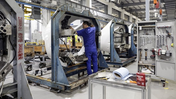 Actividad fabril de China se contrae inesperadamente por brotes de Covid-19 Actividad fabril de China se contrae inesperadamente por brotes de Covid-19