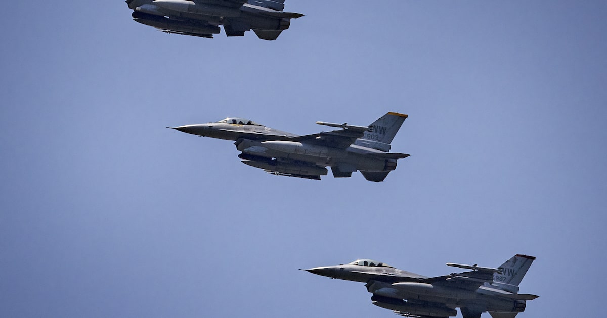 PERÚ: ACUERDO F-16 EN SUSPENSO POR CAMBIO DE ADMINISTRACIÓN