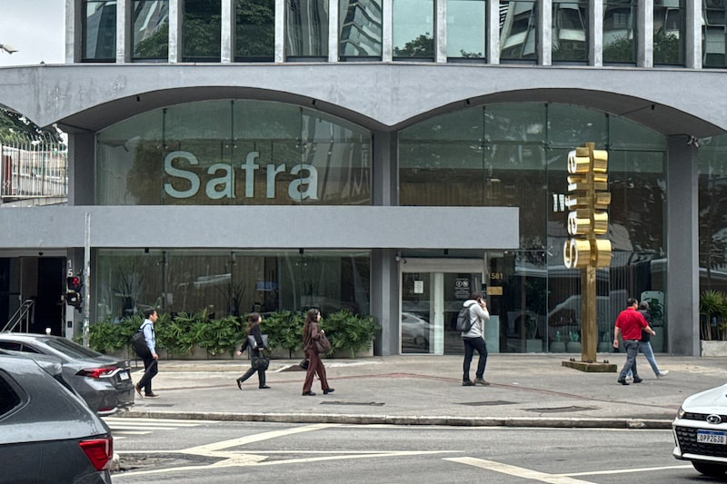 Fachada de agência do Banco Safra na Av. Faria Lima, em São Paulo Fachada de agência do Banco Safra na Av. Faria Lima, em São Paulo