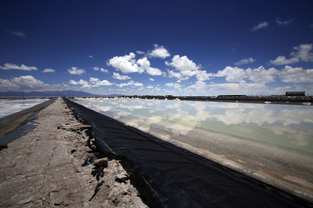 Salmuera en el Salar de Uyuni, Bolivia. Salmuera en el Salar de Uyuni, Bolivia.