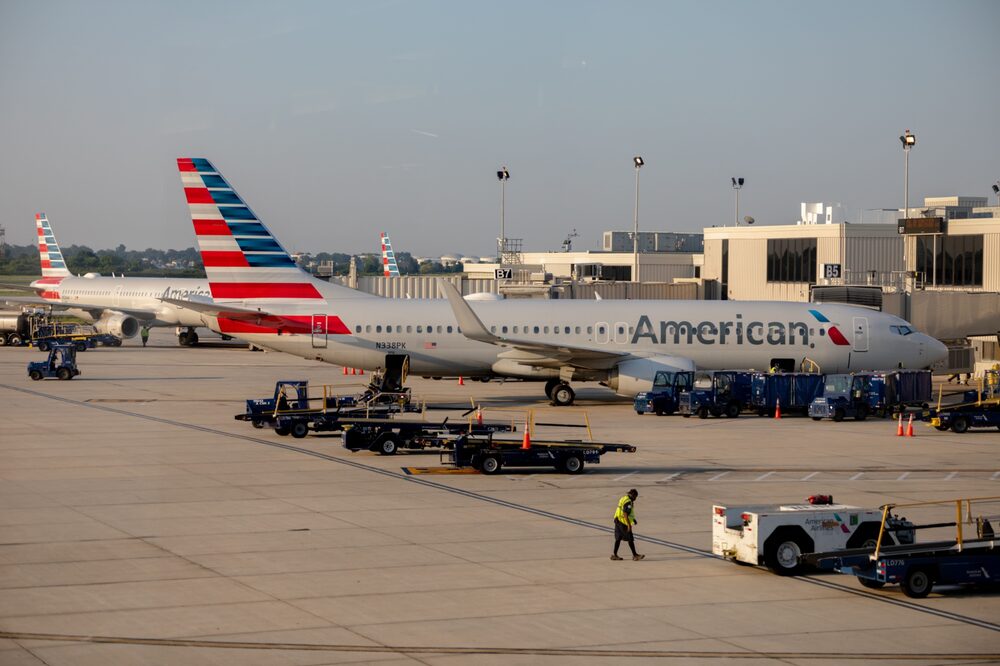Aviones de American Airlines en una puerta del Aeropuerto Internacional de Filadelfia (PHL) en Filadelfia, Pensilvania. Aviones de American Airlines en una puerta del Aeropuerto Internacional de Filadelfia (PHL) en Filadelfia, Pensilvania.